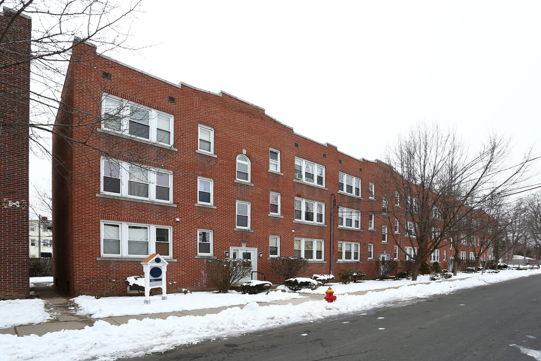 15-17 Dorothy St / Dorothy Apartments LLC in Hartford, CT - Building Photo