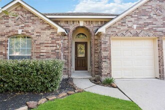 15018 Summer Knoll Ln in Houston, TX - Building Photo - Building Photo