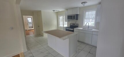 40 Goyette Ave in Claremont, NH - Building Photo - Building Photo