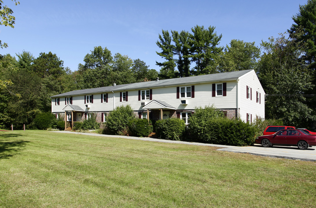 Hillcrest Candia Apartments in Candia, NH - Building Photo