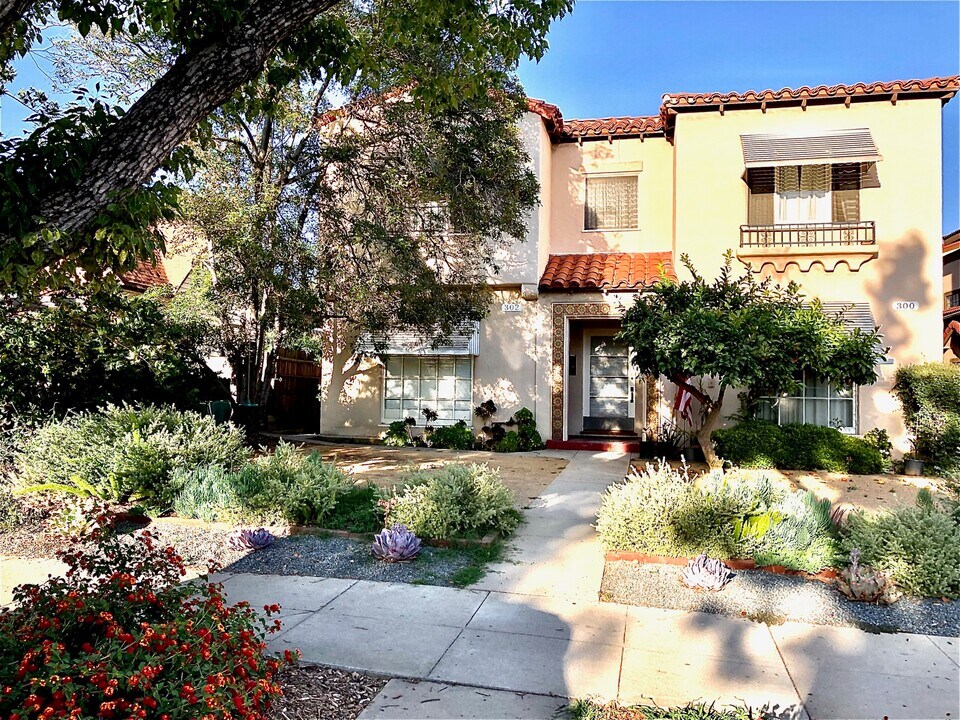 302 La France Ave in Alhambra, CA - Building Photo