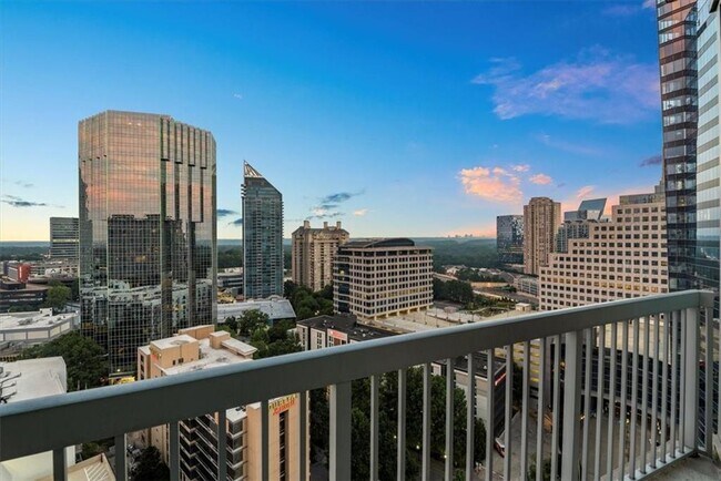 3324 Peachtree Rd in Atlanta, GA - Building Photo - Building Photo