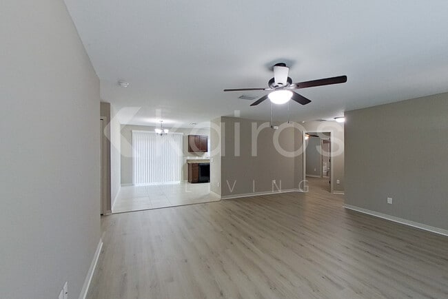 56 Fisher Way Pass in Ocklawaha, FL - Foto de edificio - Building Photo