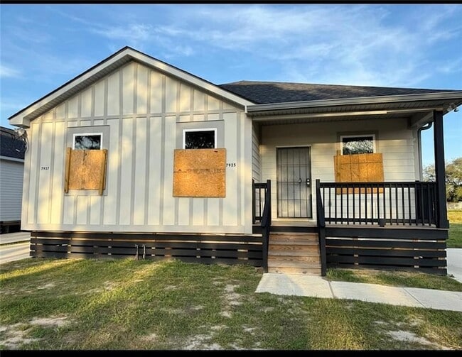 7935 Read Blvd in New Orleans, LA - Building Photo - Building Photo