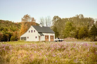 40 Hellbrook Ln in Kingston, NY - Building Photo - Building Photo