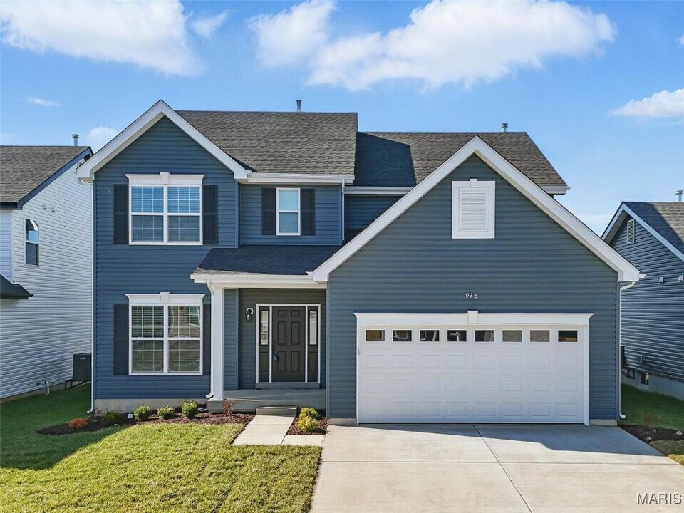 928 Little Fieldstone Court in Wentzville, MO - Building Photo