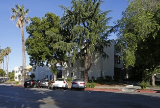 Lenzen Gardens in San Jose, CA - Foto de edificio - Building Photo