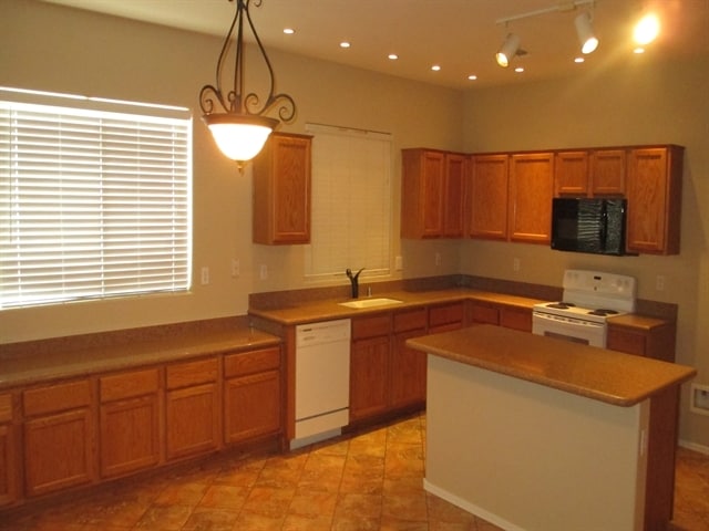 8211 W Forest Grove Ave in Phoenix, AZ - Building Photo - Building Photo