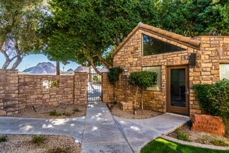 2228 N 52nd St, Unit 113 in Phoenix, AZ - Building Photo - Building Photo