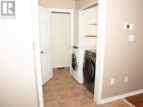 1054 Southport Dr in Oshawa, ON - Building Photo - Building Photo