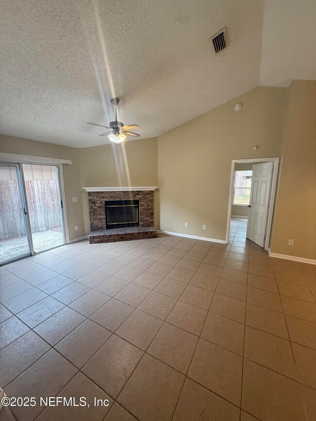 9951 Somerset Grove Ln in Jacksonville, FL - Building Photo - Building Photo