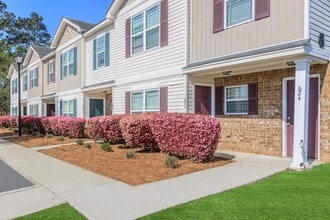 Village at Mill Creek in Statesboro, GA - Building Photo - Building Photo