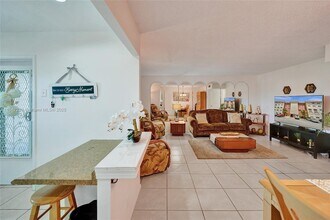 5300 Washington St in Hollywood, FL - Foto de edificio - Building Photo