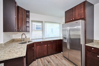 7810 E Prairie Rd in Skokie, IL - Building Photo - Building Photo