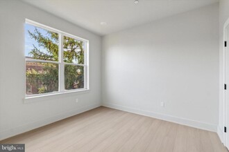 5521 Wayne Ave in Philadelphia, PA - Building Photo - Building Photo