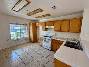 7689 Canberra Way in Riverside, CA - Building Photo - Building Photo