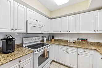 5300 S Atlantic Ave in New Smyrna Beach, FL - Building Photo - Building Photo