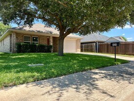 408 Oak St in Burleson, TX - Building Photo