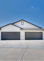 604 E Martens Ct in Goddard, KS - Building Photo