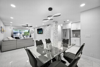 6279 Bay Club Dr, Unit 3 in Fort Lauderdale, FL - Building Photo - Building Photo