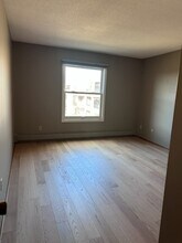 2210 Midland Grove Rd in Roseville, MN - Foto de edificio - Building Photo