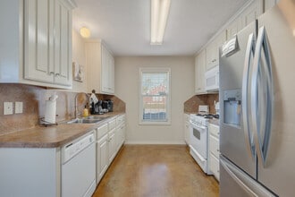 214 Sterling St in College Station, TX - Building Photo - Building Photo