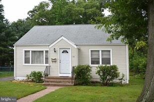 10 Ranchwood Dr in Trenton, NJ - Building Photo
