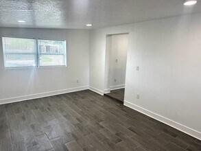 7609 Reindeer Rd in Tampa, FL - Foto de edificio - Building Photo