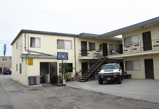 6117 Woodward Ave in Maywood, CA - Foto de edificio - Building Photo