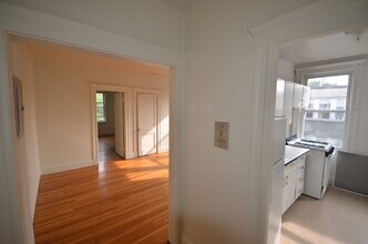 1640 Commonwealth Ave, Unit 2 in Boston, MA - Foto de edificio - Building Photo