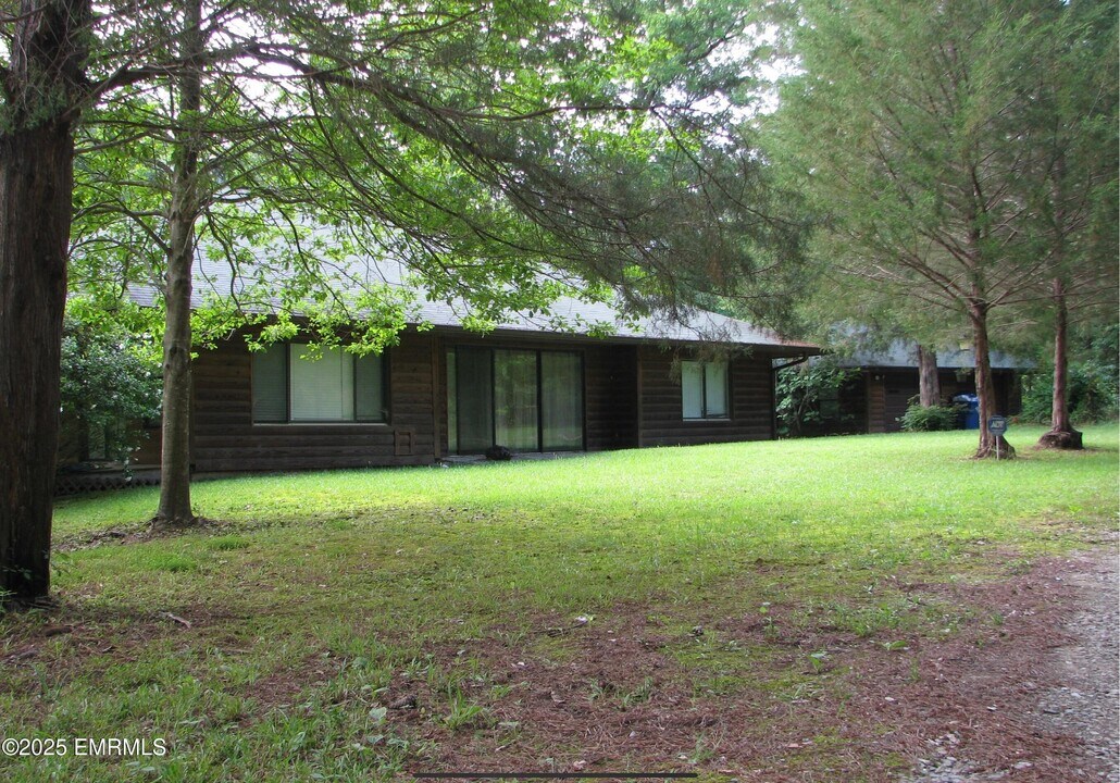8613 Pine Springs Rd in Meridian, MS - Building Photo