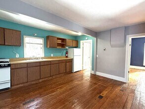 124 Michigan St, Unit 3 in Petoskey, MI - Foto de edificio - Building Photo