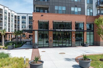 Metropolitan at the Riverwalk in Wilmington, NC - Foto de edificio - Building Photo