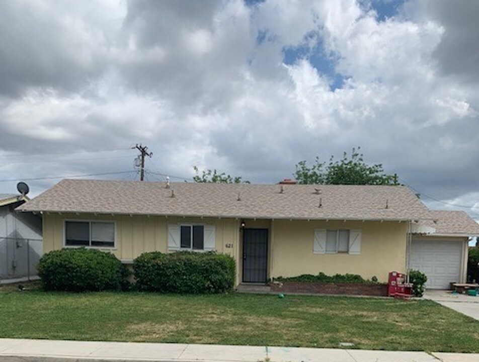 621 Vista De Loma in Hemet, CA - Building Photo