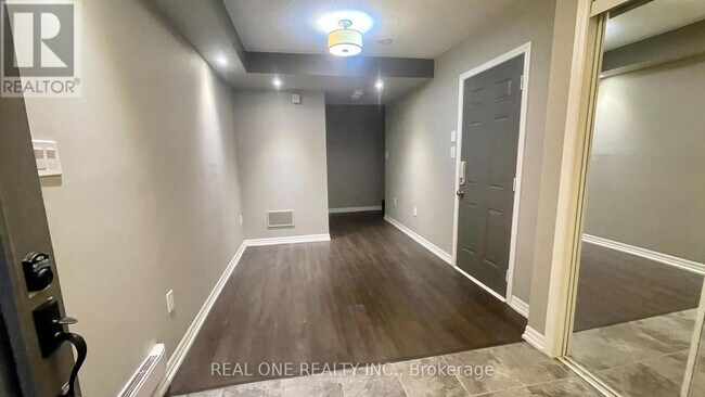 295 Ellen Davidson Dr in Oakville, ON - Building Photo - Building Photo