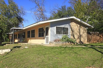 Campus Flats in Austin, TX - Foto de edificio - Building Photo