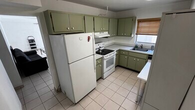 7735 SW 86th St, Unit E407 in Miami, FL - Foto de edificio - Building Photo