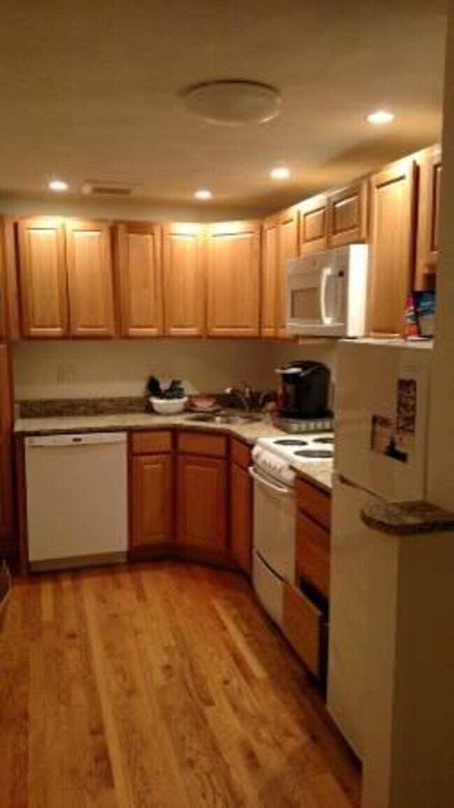5 Aston Rd, Unit 10 in Boston College, MA - Building Photo - Building Photo