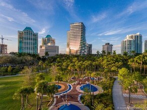 2675 S Bayshore Dr-Unit -1902S in Miami, FL - Building Photo - Building Photo