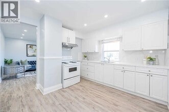 35 Hartzel Rd in St Catharines, ON - Building Photo - Building Photo