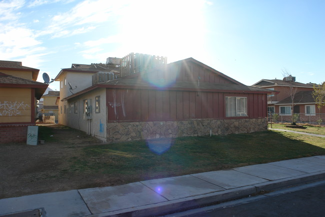 Reid Manor in Las Vegas, NV - Building Photo - Building Photo