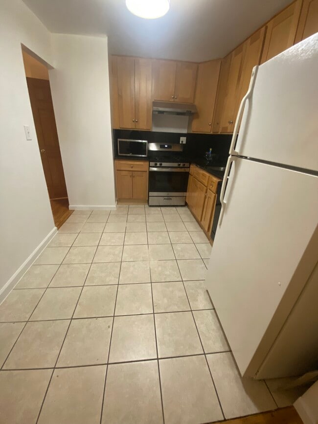 8340 Talbot St in Kew Gardens, NY - Building Photo - Building Photo