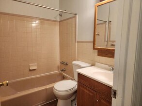 17 Alexander Dr in Hyde Park, NY - Building Photo - Building Photo