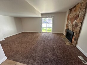 3308 East Fort Union Blvd in Cottonwood Heights, UT - Building Photo - Building Photo