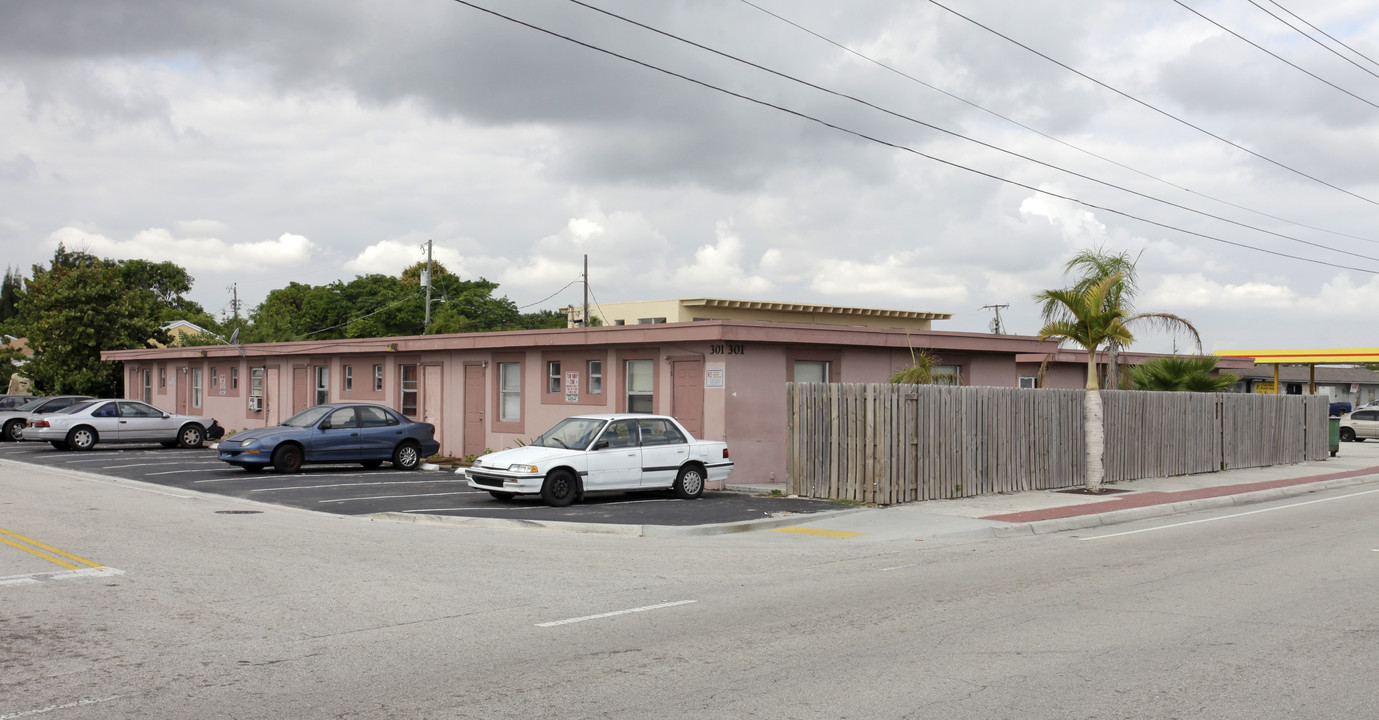 The Legacy in Riviera Beach, FL - Building Photo