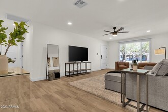 2452 E Manhatton Dr in Tempe, AZ - Building Photo - Building Photo