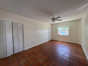 323 Almeria Rd in West Palm Beach, FL - Building Photo - Building Photo