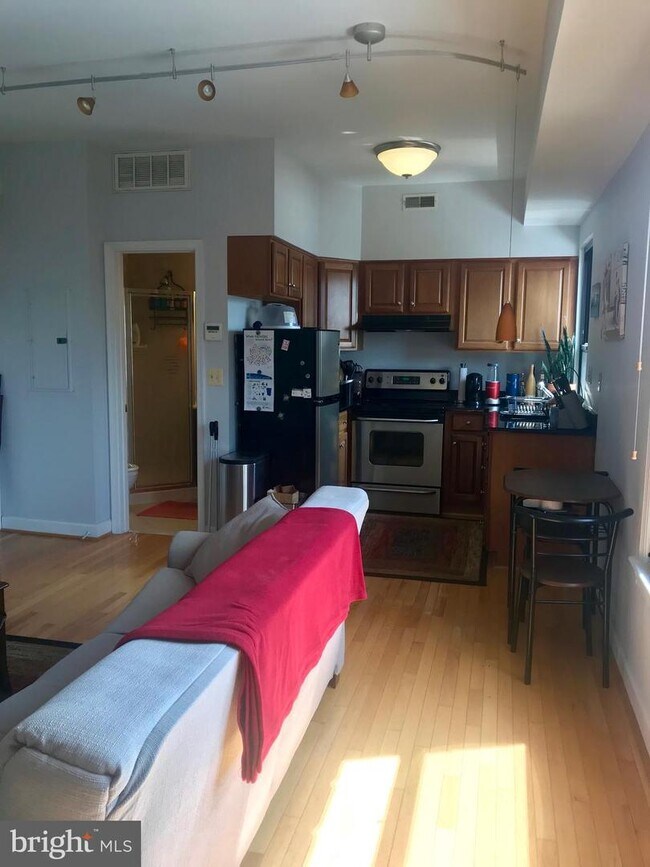 1321 Fairmont St NW-Unit -405 in Washington, DC - Building Photo - Building Photo