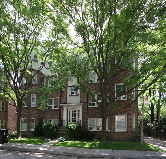 6 Humewood Cres in Toronto, ON - Building Photo - Primary Photo