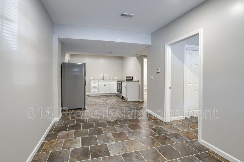 8718 E Winner Rd in Kansas City, MO - Building Photo